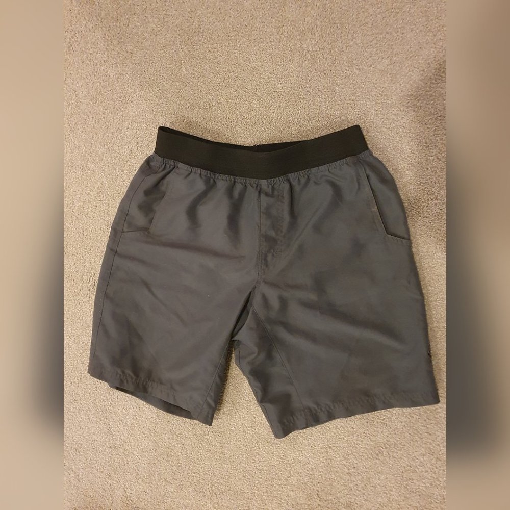 Prana Men's atheltic shorts w/ pockets - Grey, size S